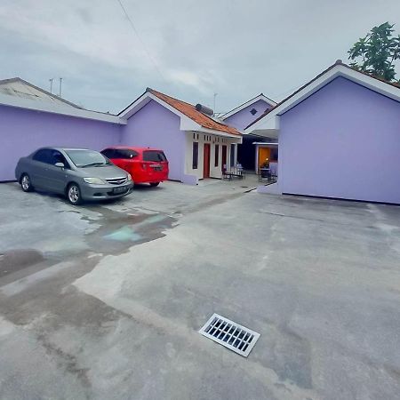 Reddoorz @ Jalan Ahmad Yani Hotel Karawang Exterior photo
