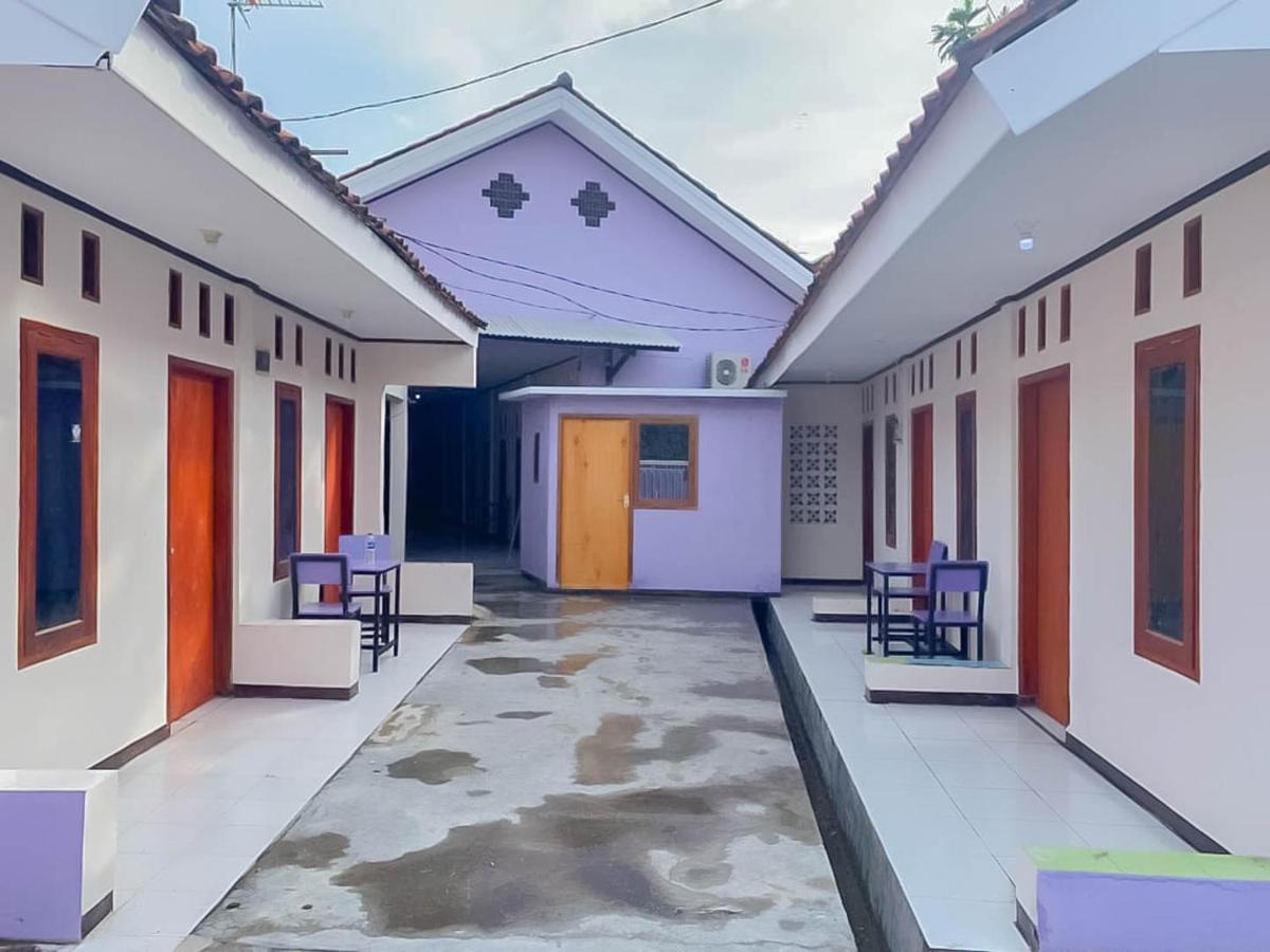 Reddoorz @ Jalan Ahmad Yani Hotel Karawang Exterior photo